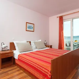 apartments-alajbeg.hotels-in-trogir.com/
