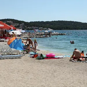 apartments-jasmin-trogir.hotels-in-trogir.com/